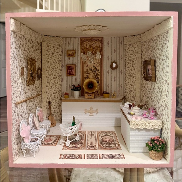 Olde Victorian Enchanted Marie Antoinette Tea Room Miniature Dollhouse Display - Picture 1 of 9